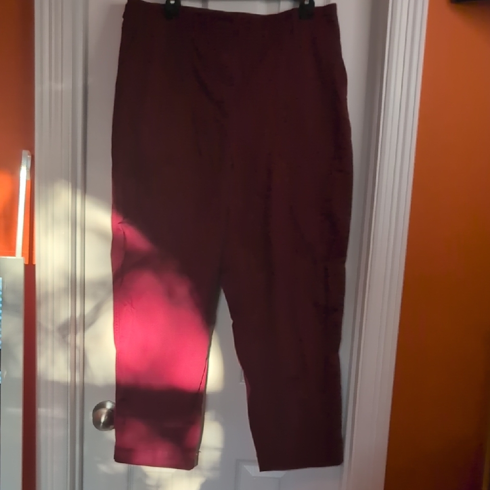 Talbots High Waist Patch Pocket Crop Pants in Burgundy